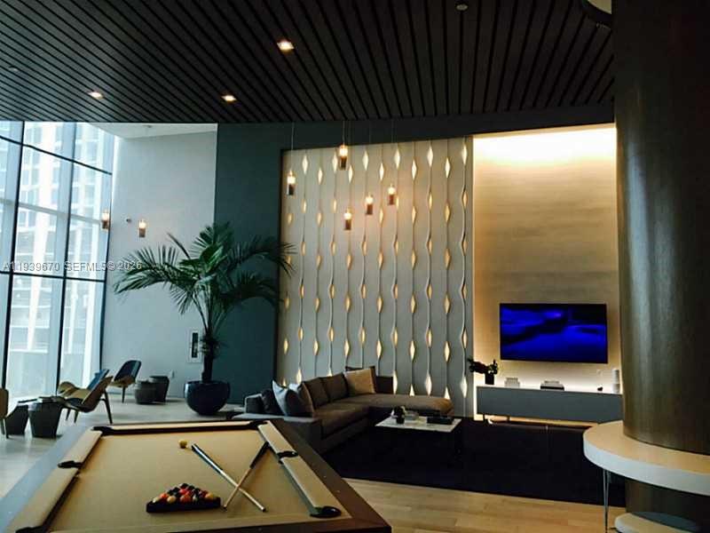 460 NE 28th St # 2505