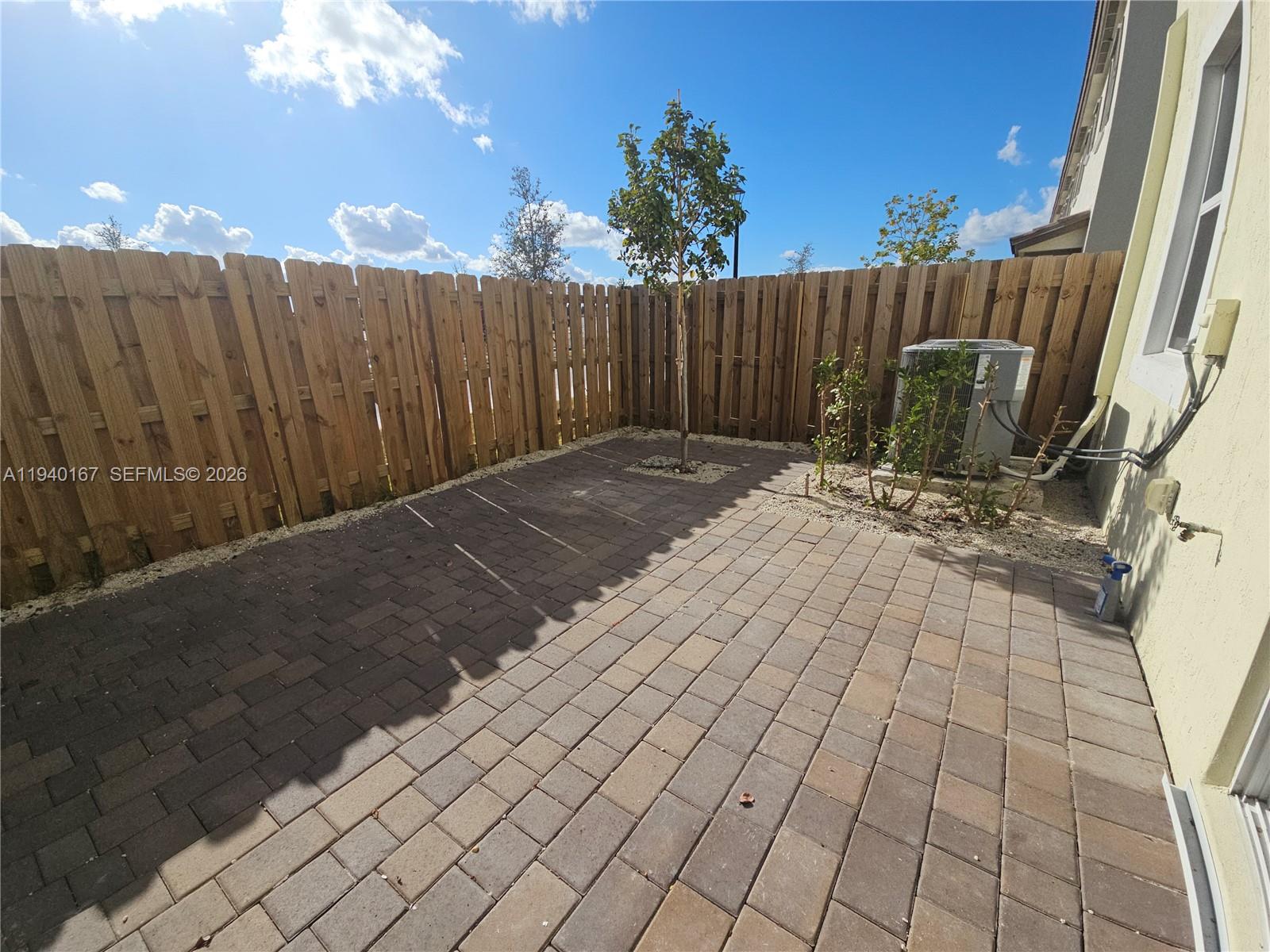 2530 SE 29th St Unit: .