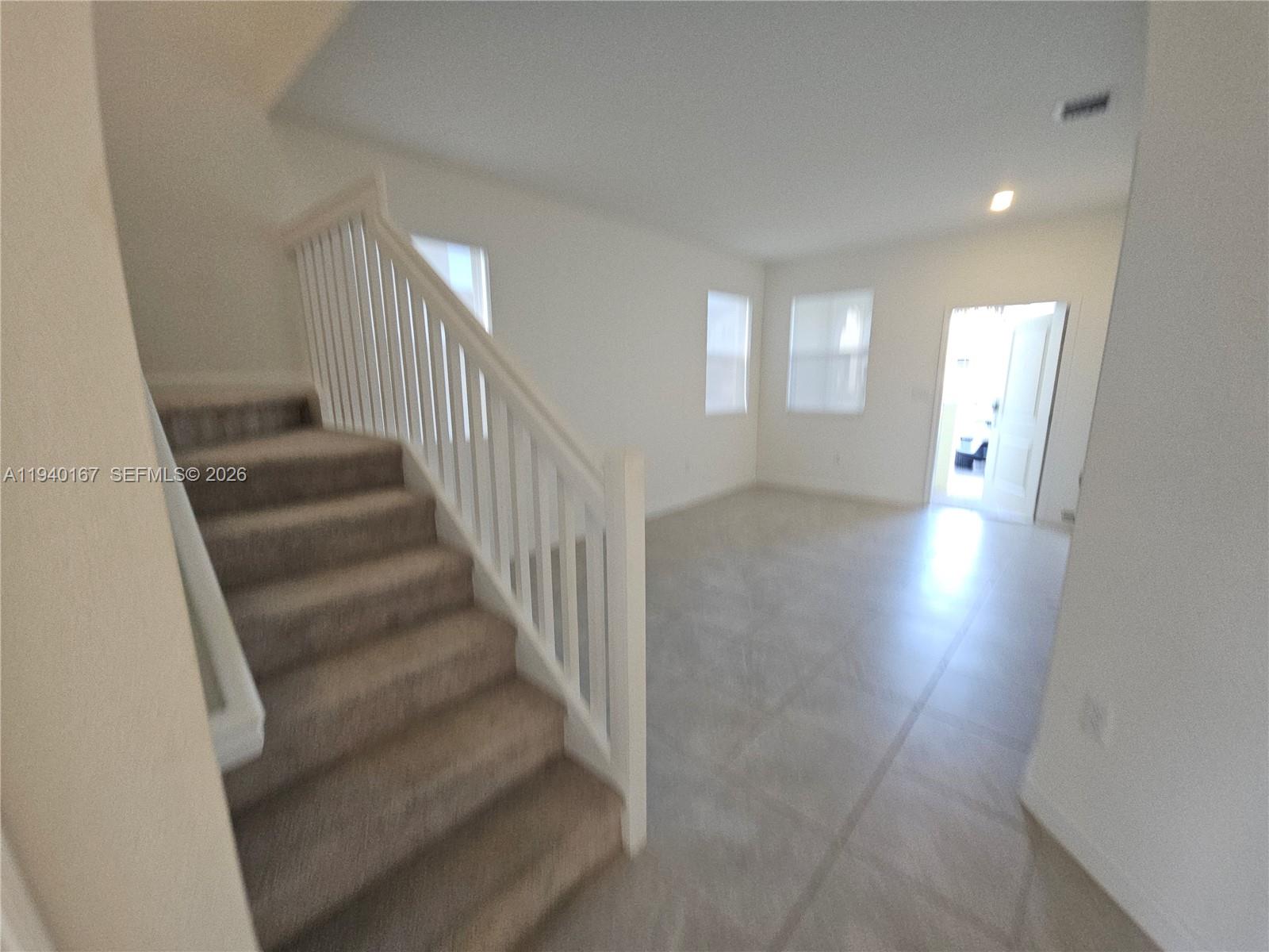 2530 SE 29th St Unit: .