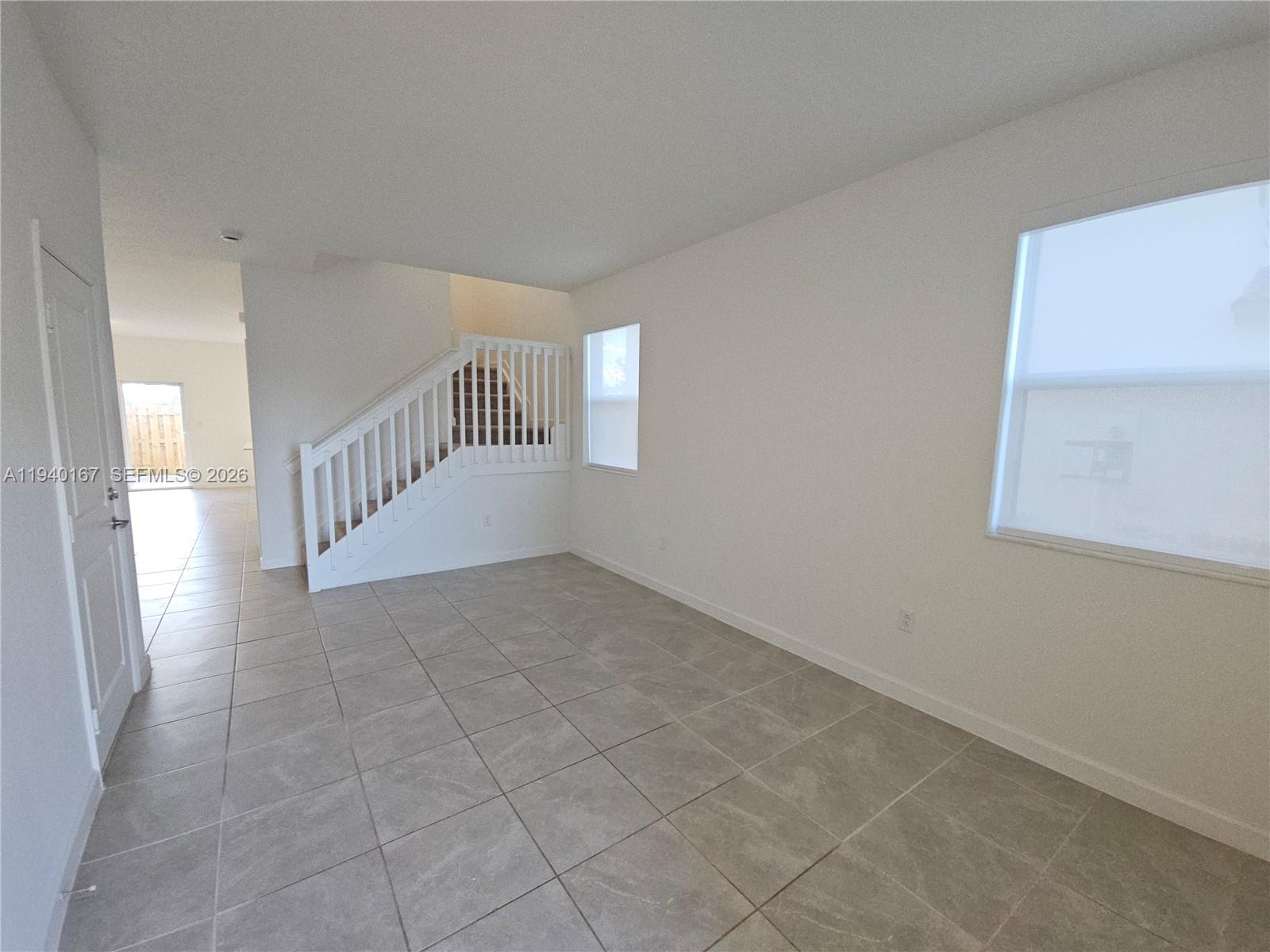 2530 SE 29th St Unit: .