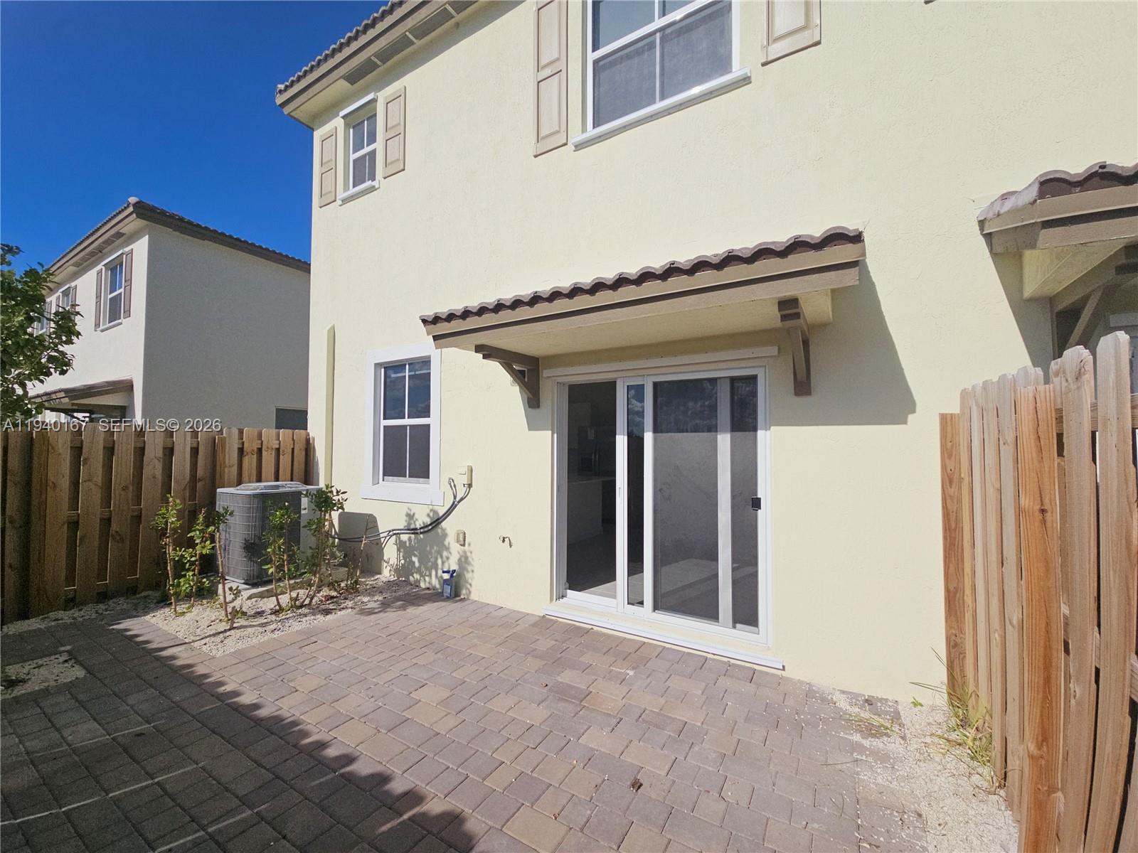 2530 SE 29th St Unit: .