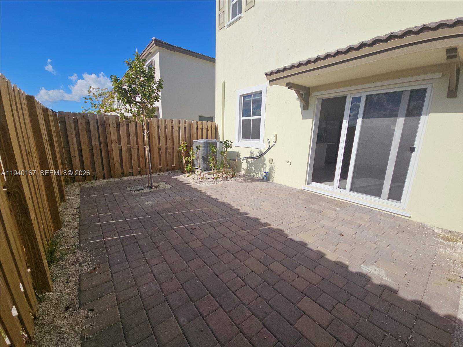 2530 SE 29th St Unit: .