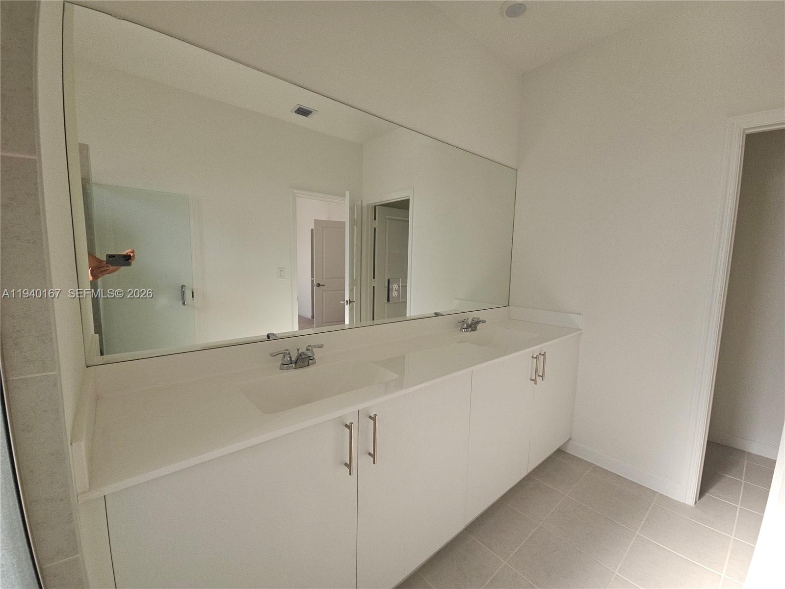 2530 SE 29th St Unit: .