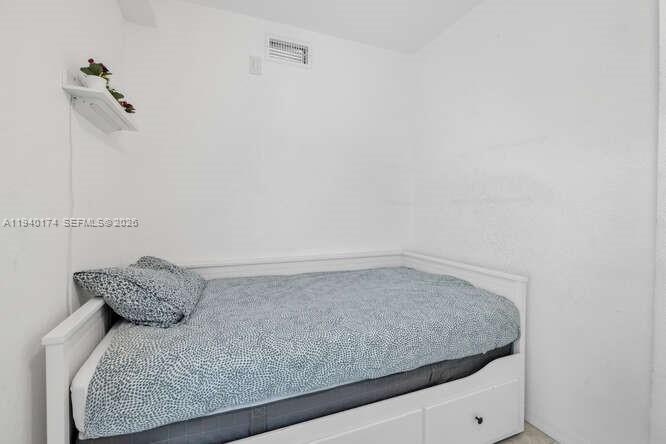 5601 Collins Ave # 825