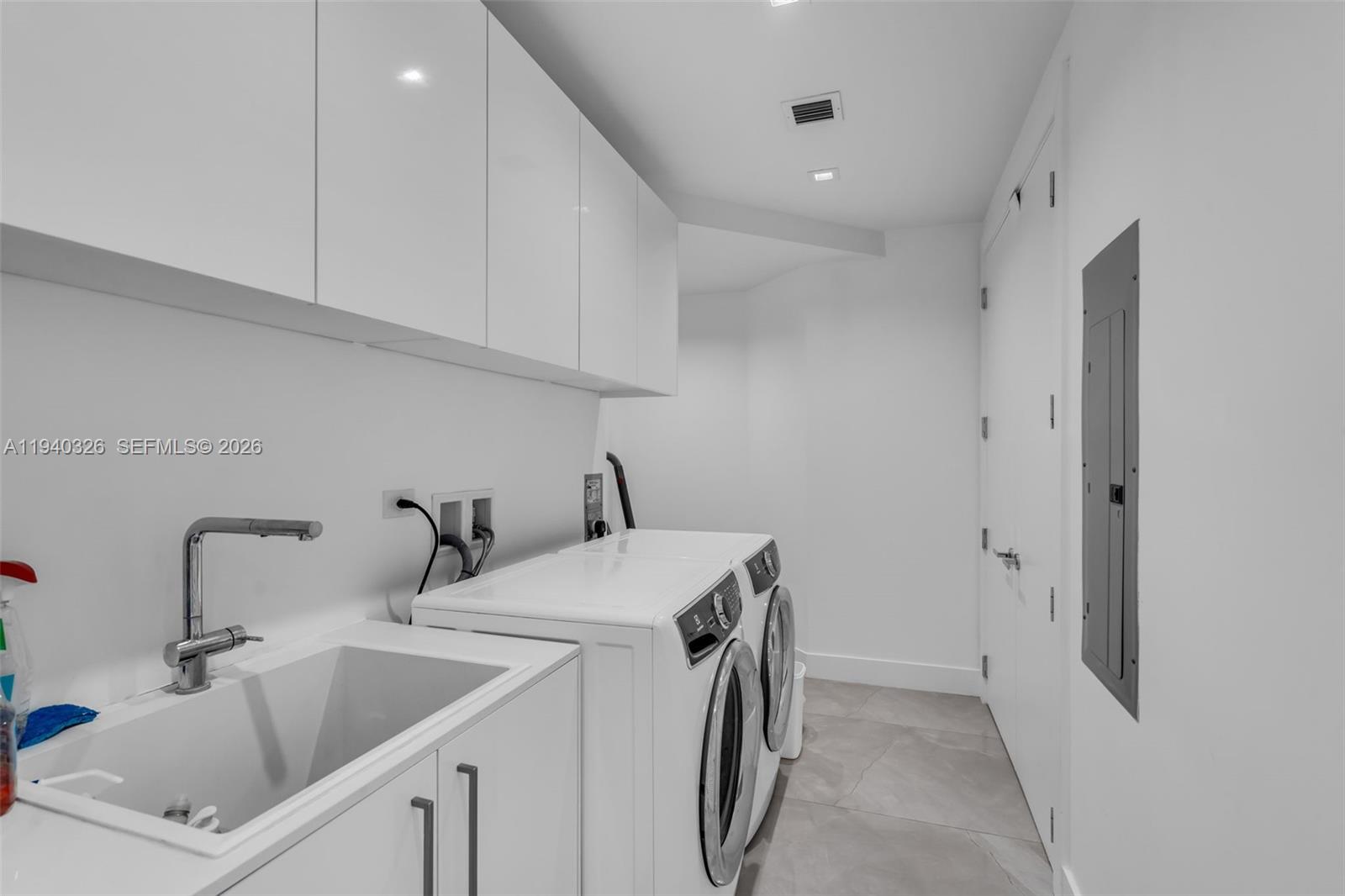 18501 Collins Ave # 402