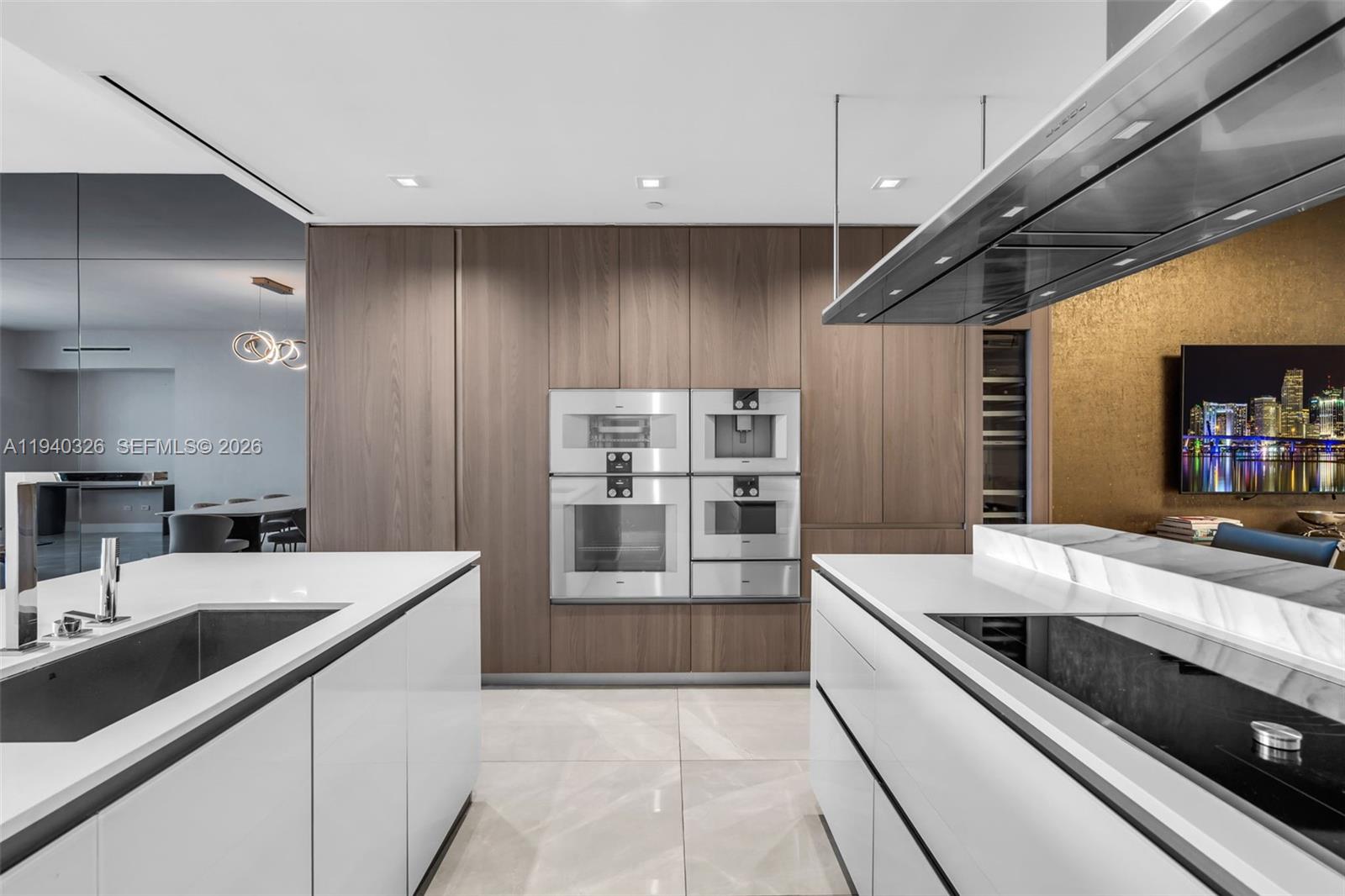 18501 Collins Ave # 402