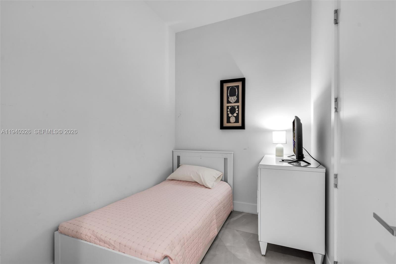 18501 Collins Ave # 402