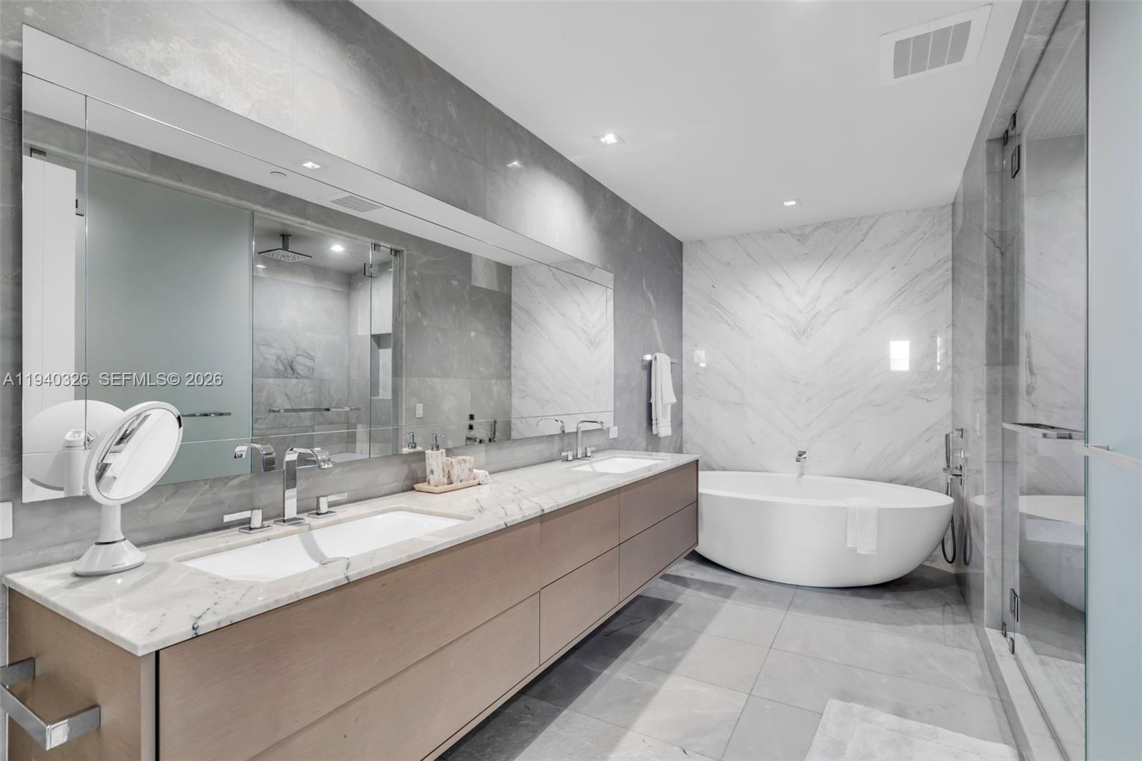 18501 Collins Ave # 402