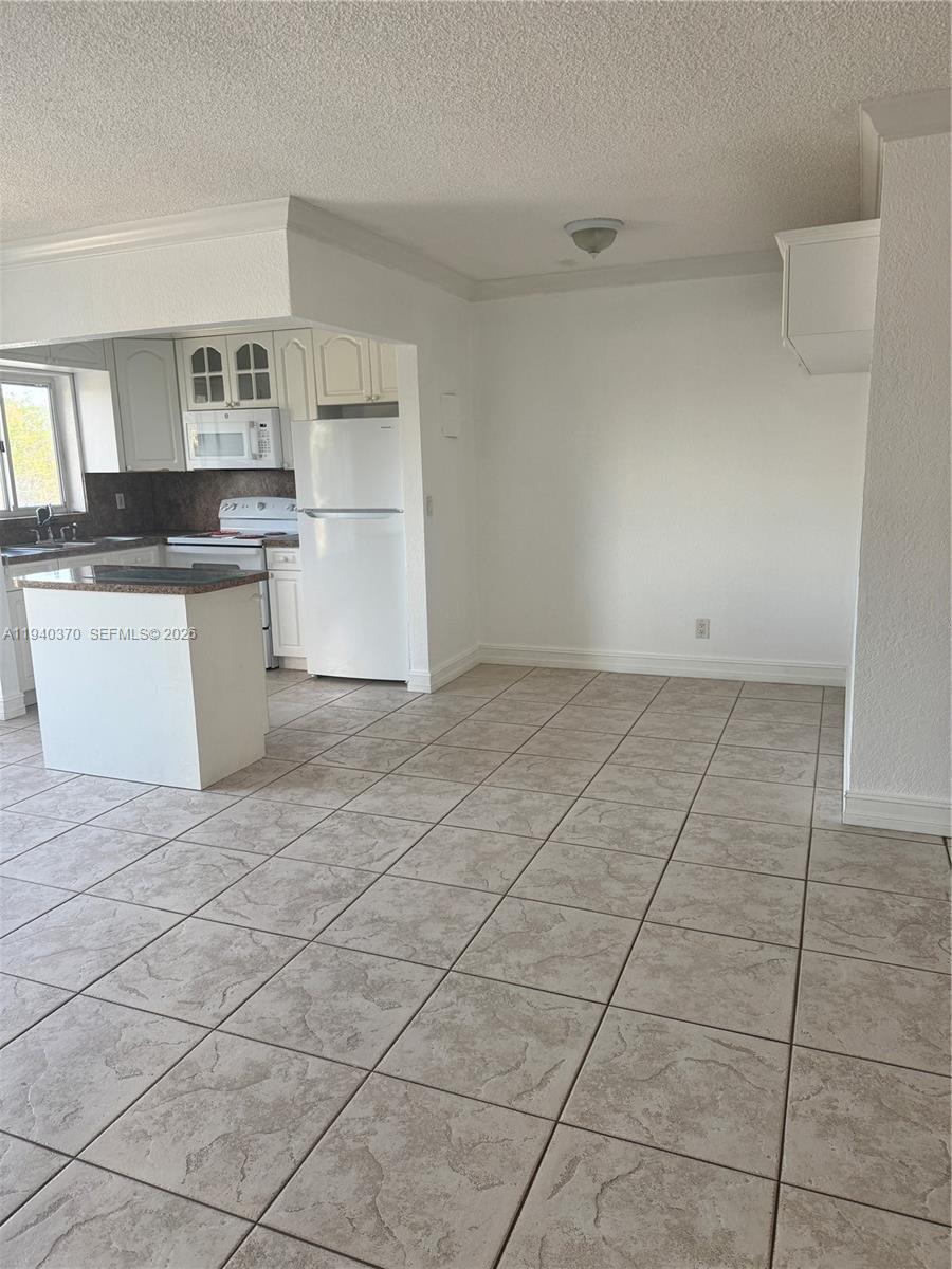 7910 Taft St # 309