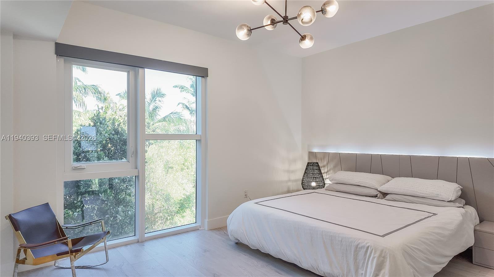 455 NE 39th St # 112