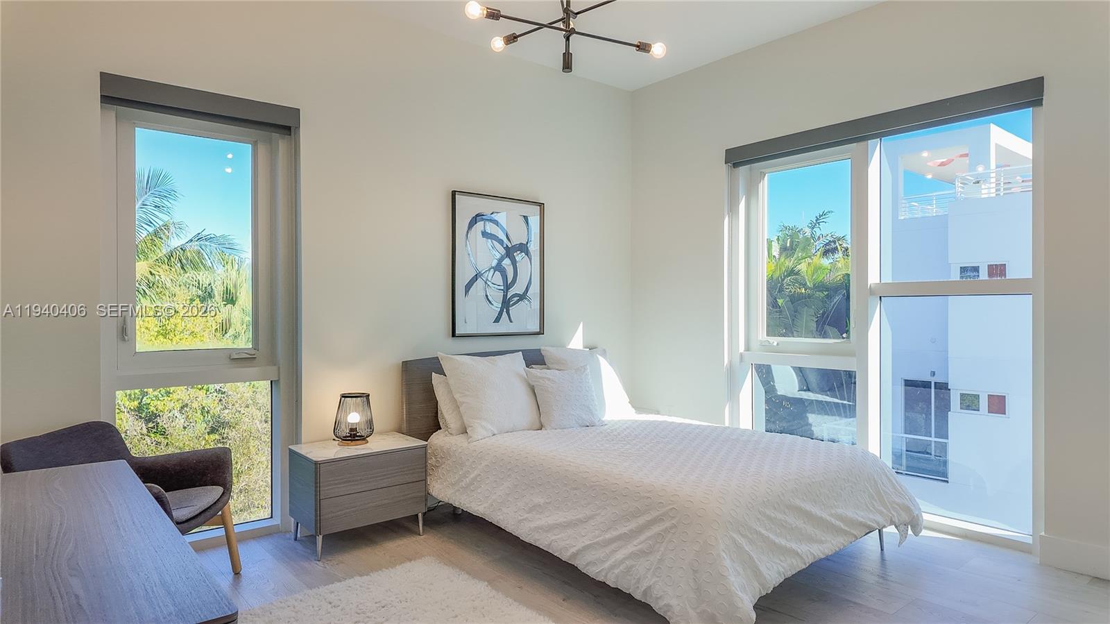 455 NE 39th St # 112