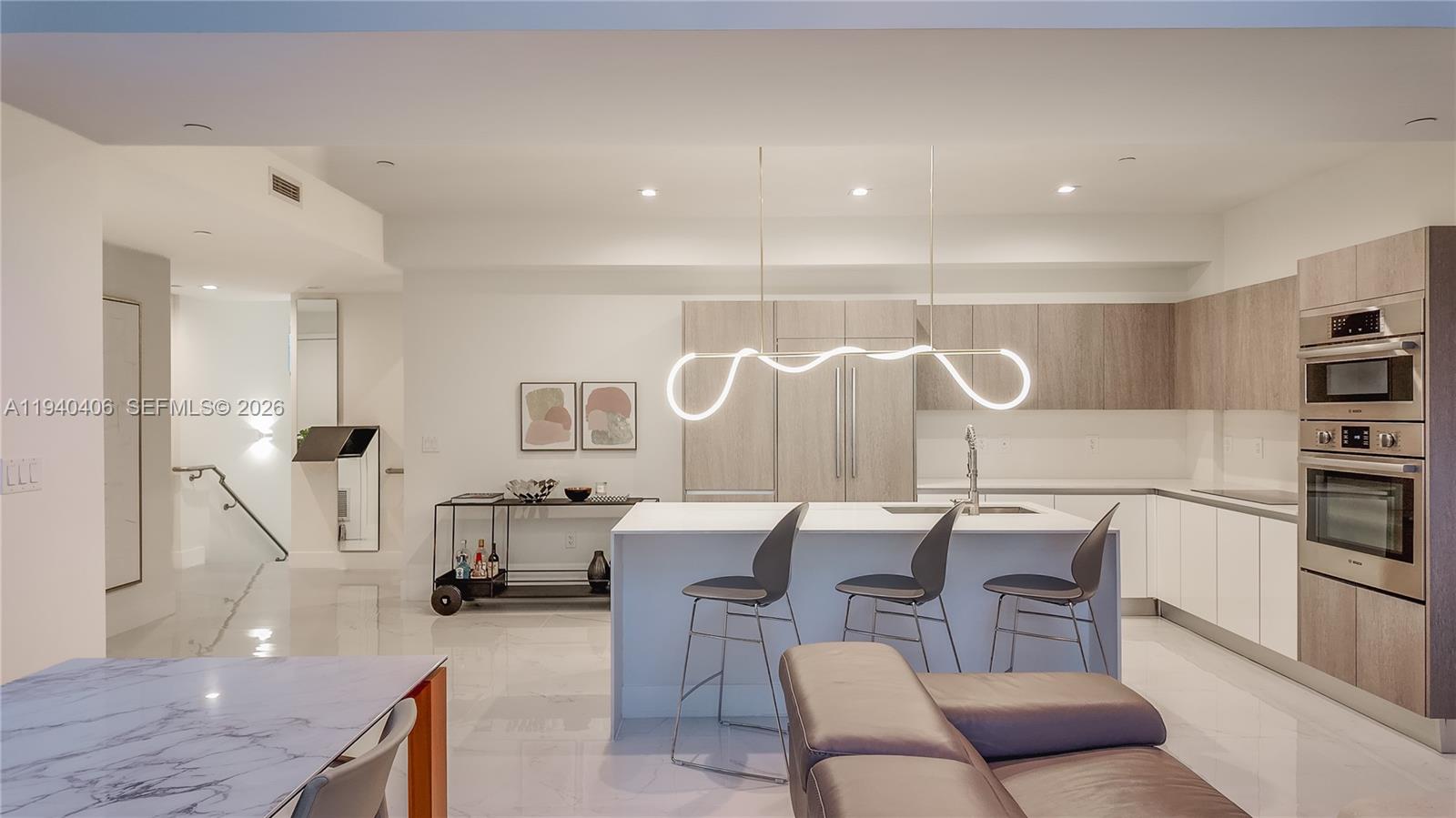 455 NE 39th St # 112