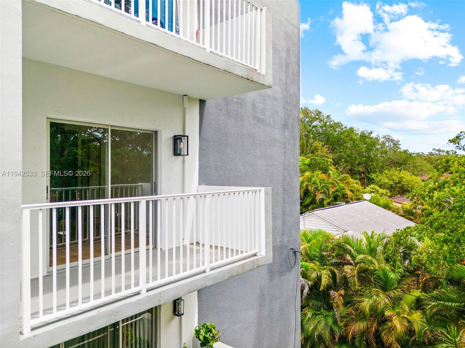 645 NE 121st St # 302