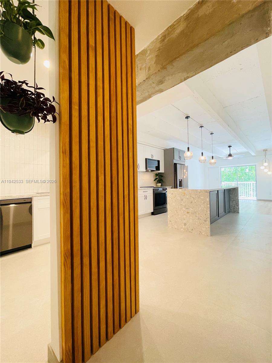 645 NE 121st St # 302