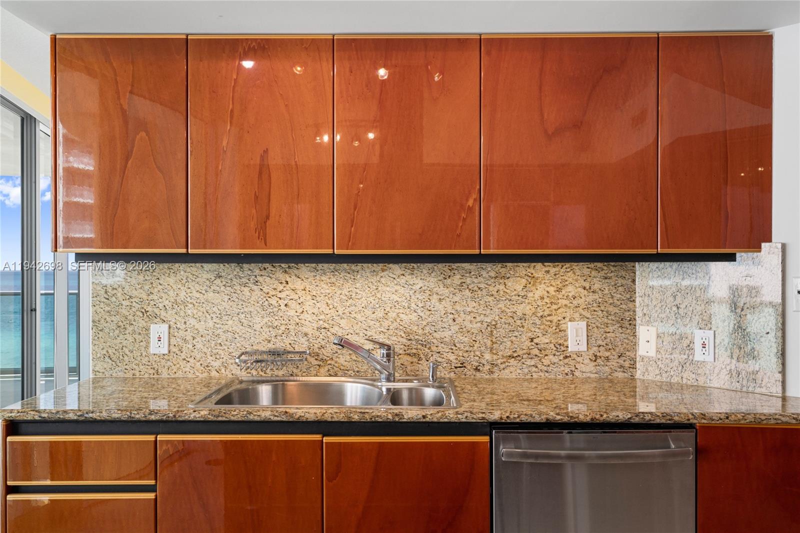 1455 Ocean Dr # 1009