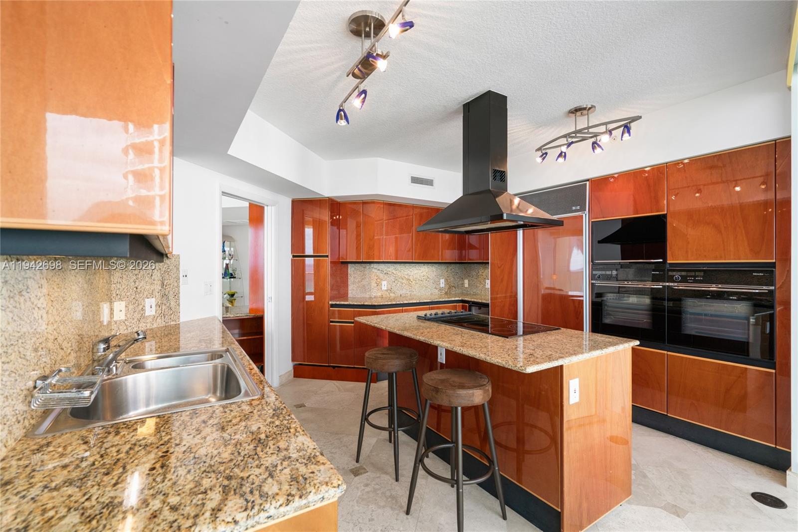 1455 Ocean Dr # 1009