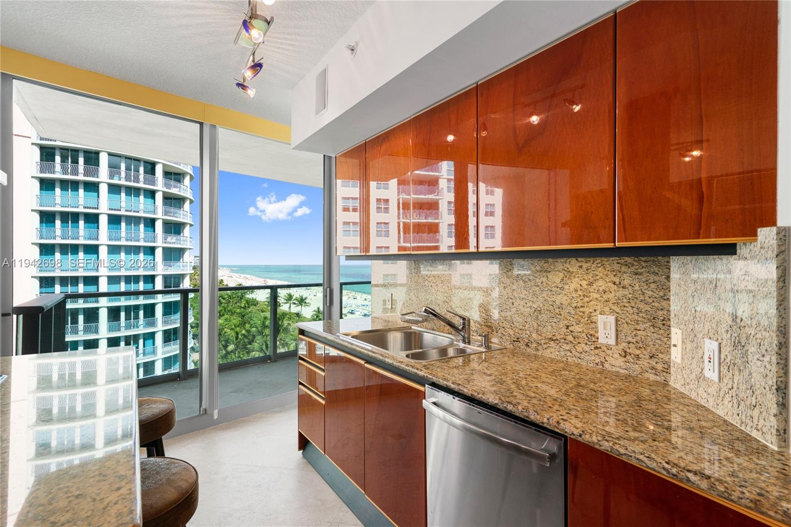 1455 Ocean Dr # 1009