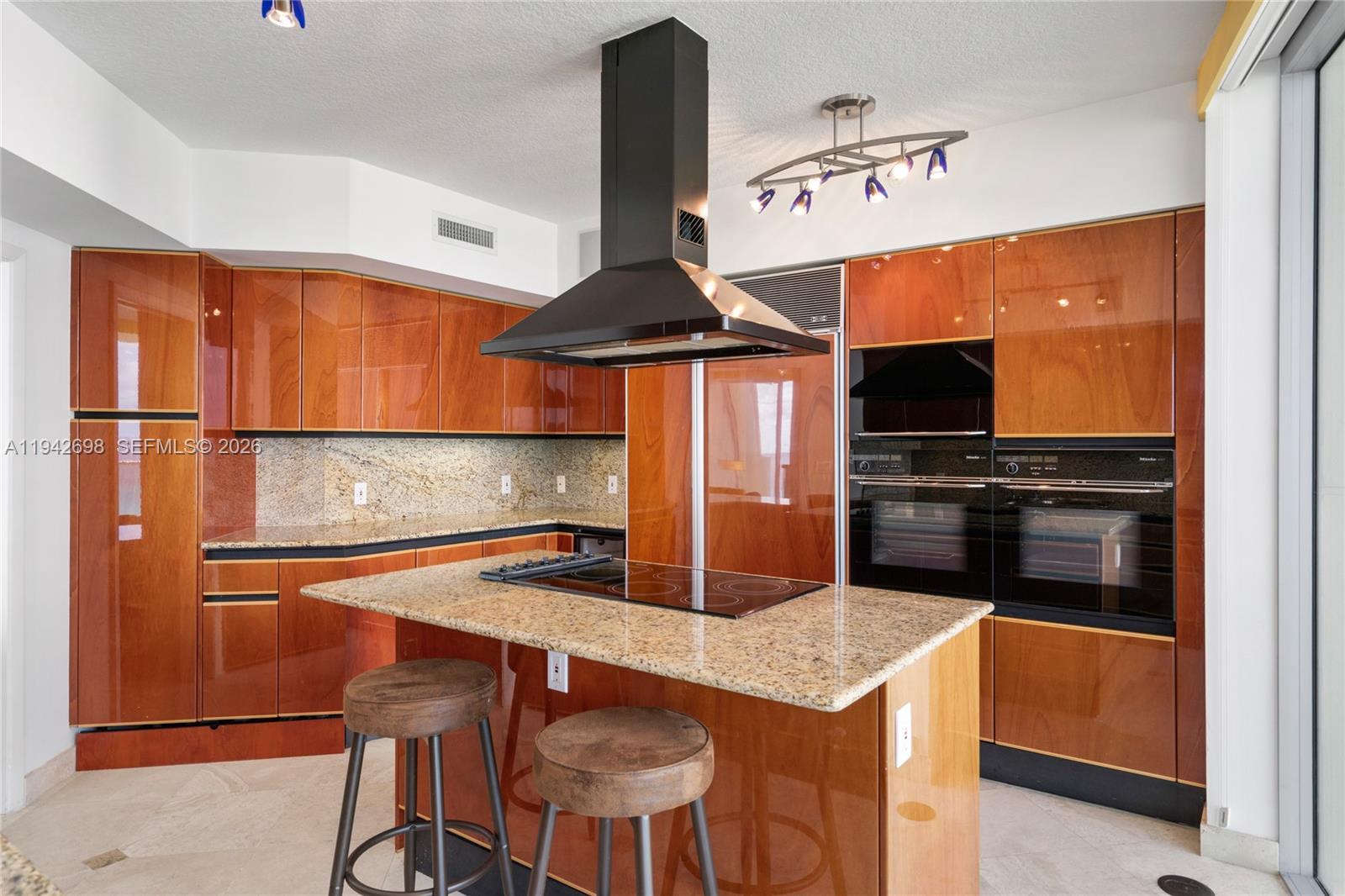 1455 Ocean Dr # 1009