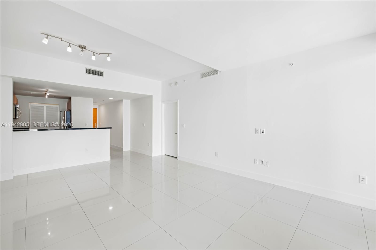 244 Biscayne Blvd # 3904