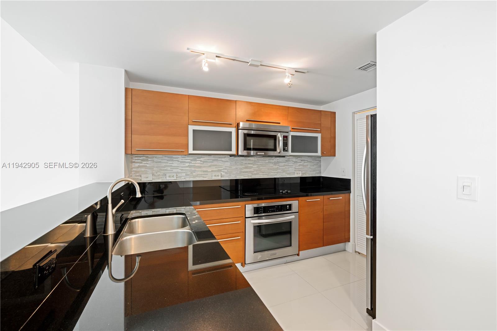 244 Biscayne Blvd # 3904