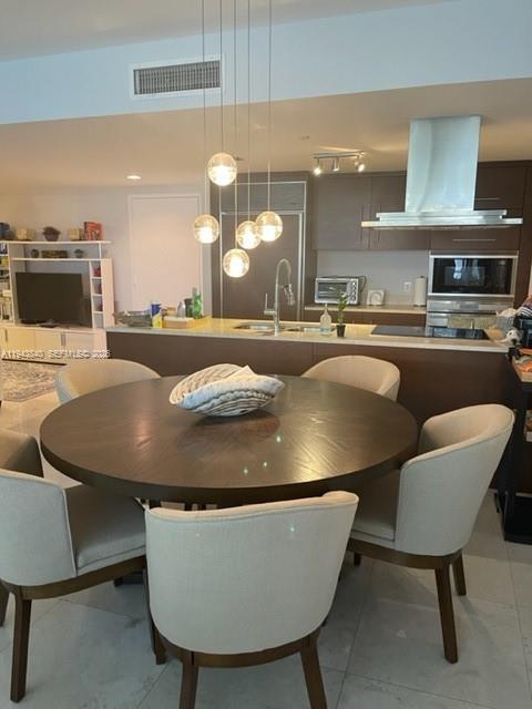 465 BRICKELL AVE # 818