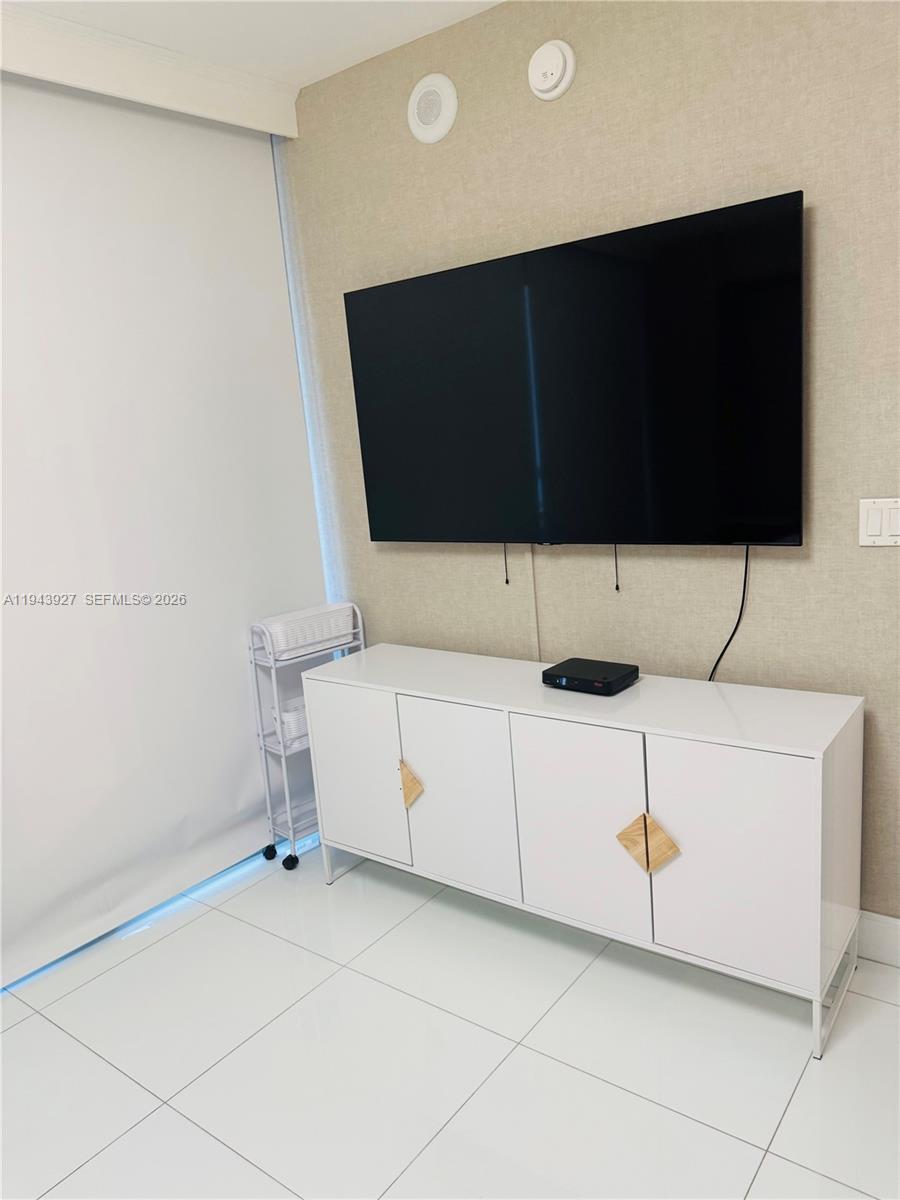 465 Brickell Ave # 618