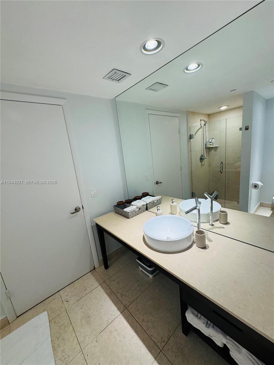 465 Brickell Ave # 618