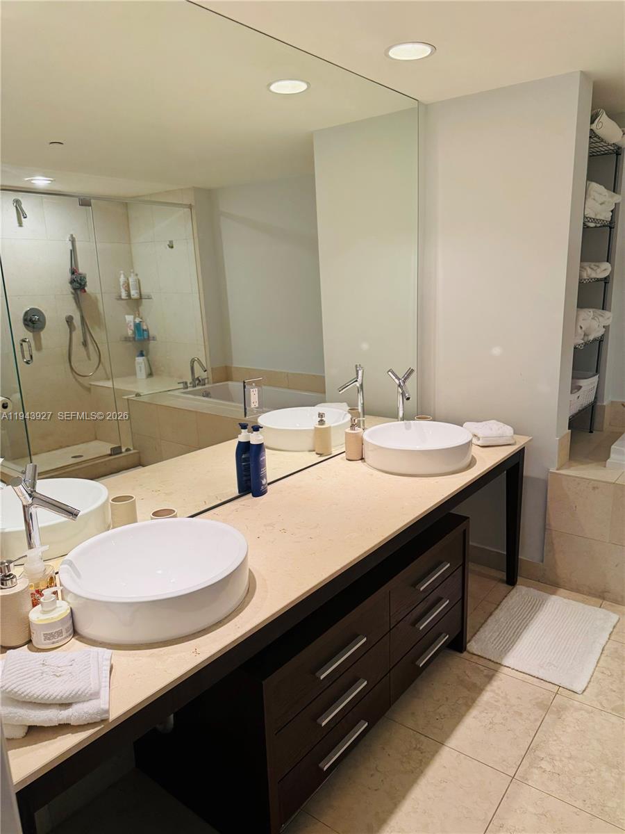 465 Brickell Ave # 618