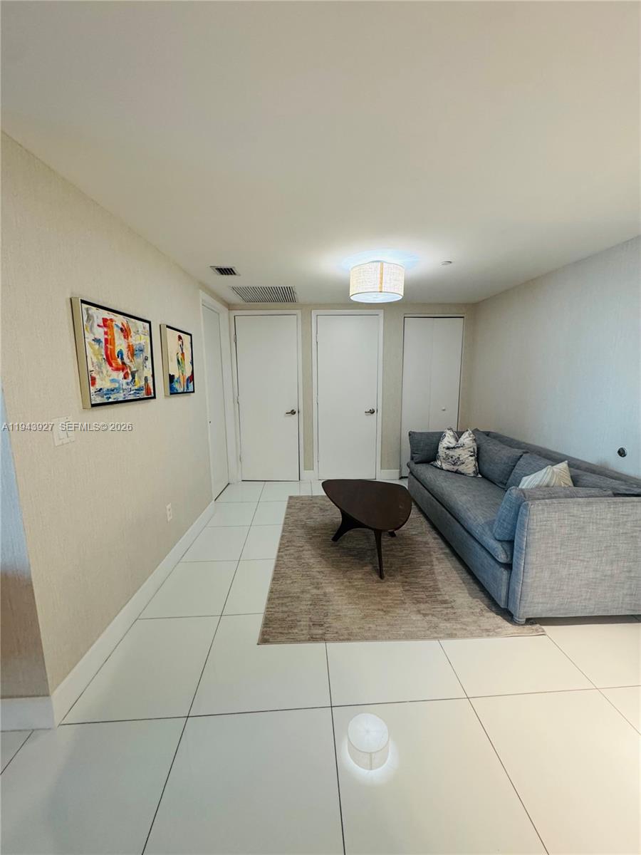 465 Brickell Ave # 618