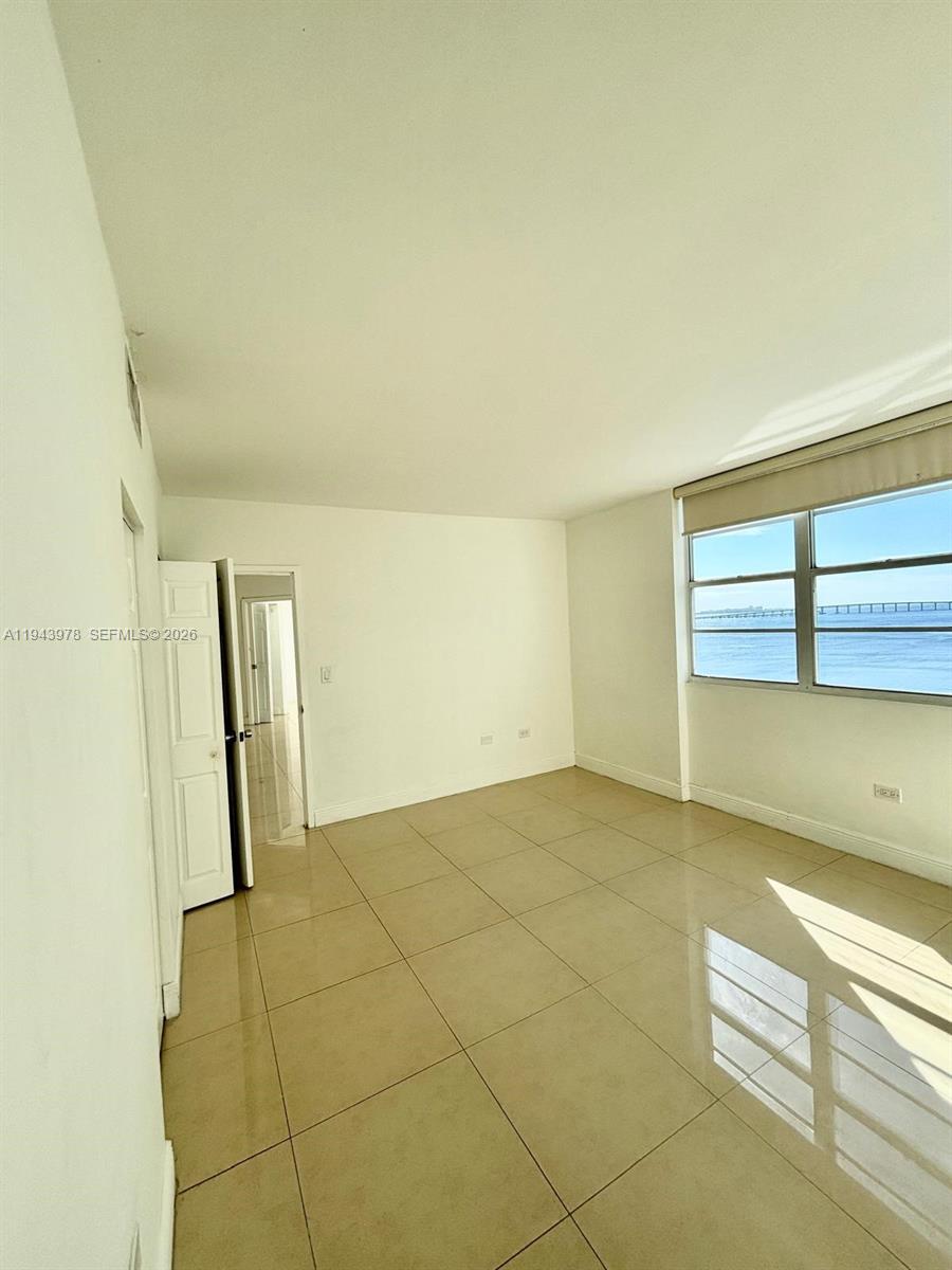 801 Brickell Bay Dr # 1067