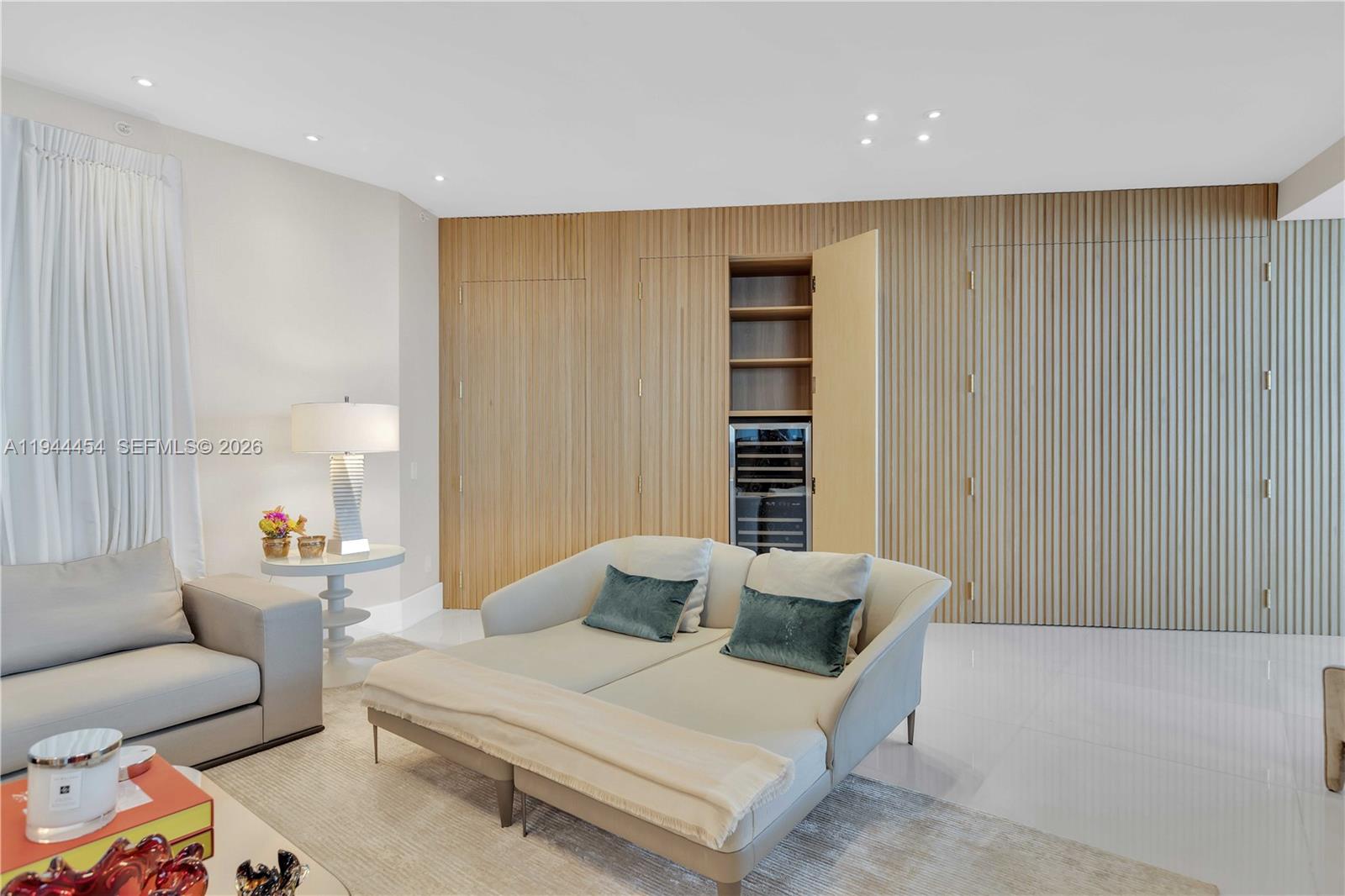 18555 Collins Ave # 4601