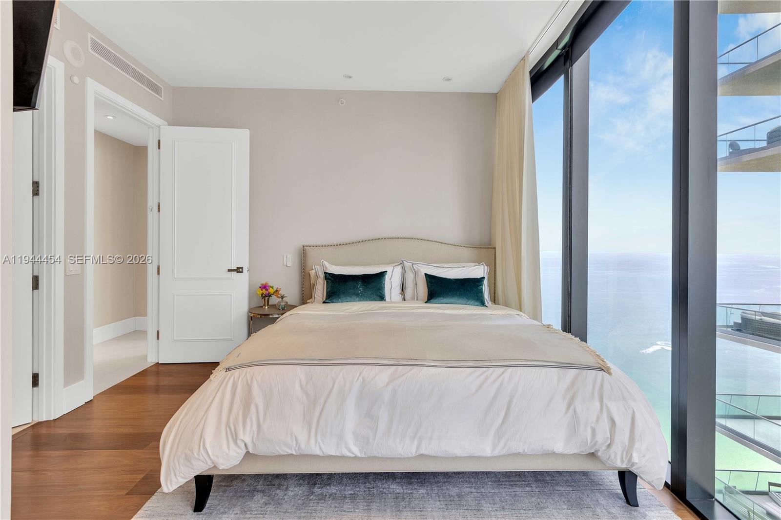 18555 Collins Ave # 4601