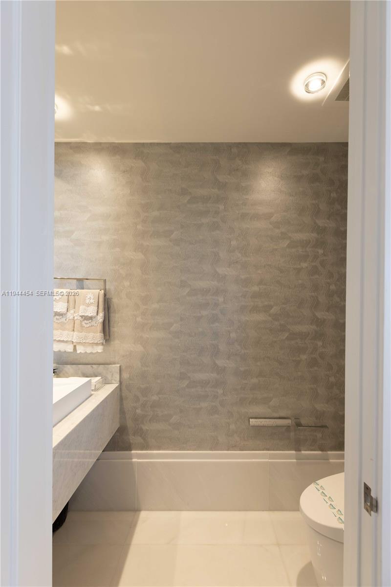 18555 Collins Ave # 4601