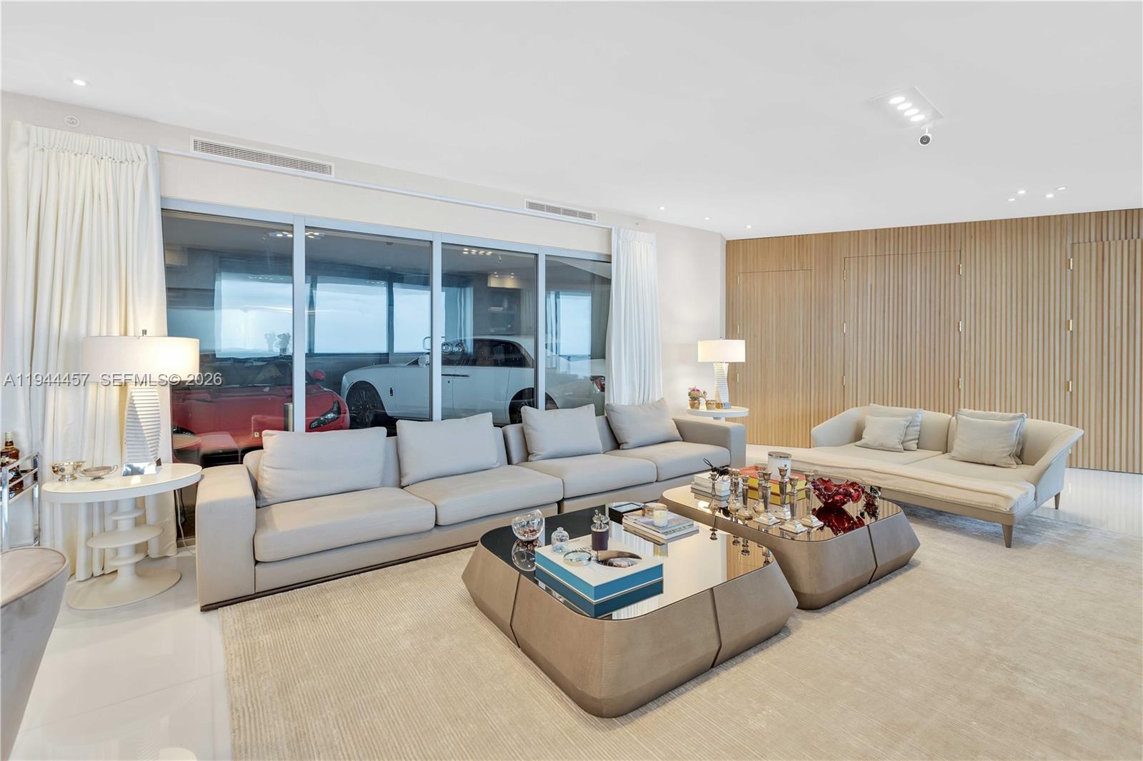 18555 Collins Ave # 4601