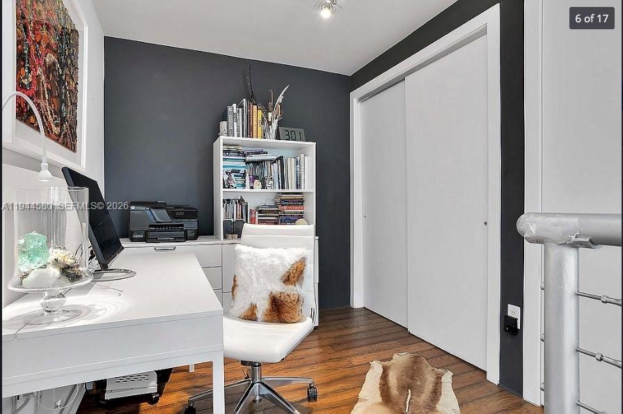 1050 Brickell Ave # 208