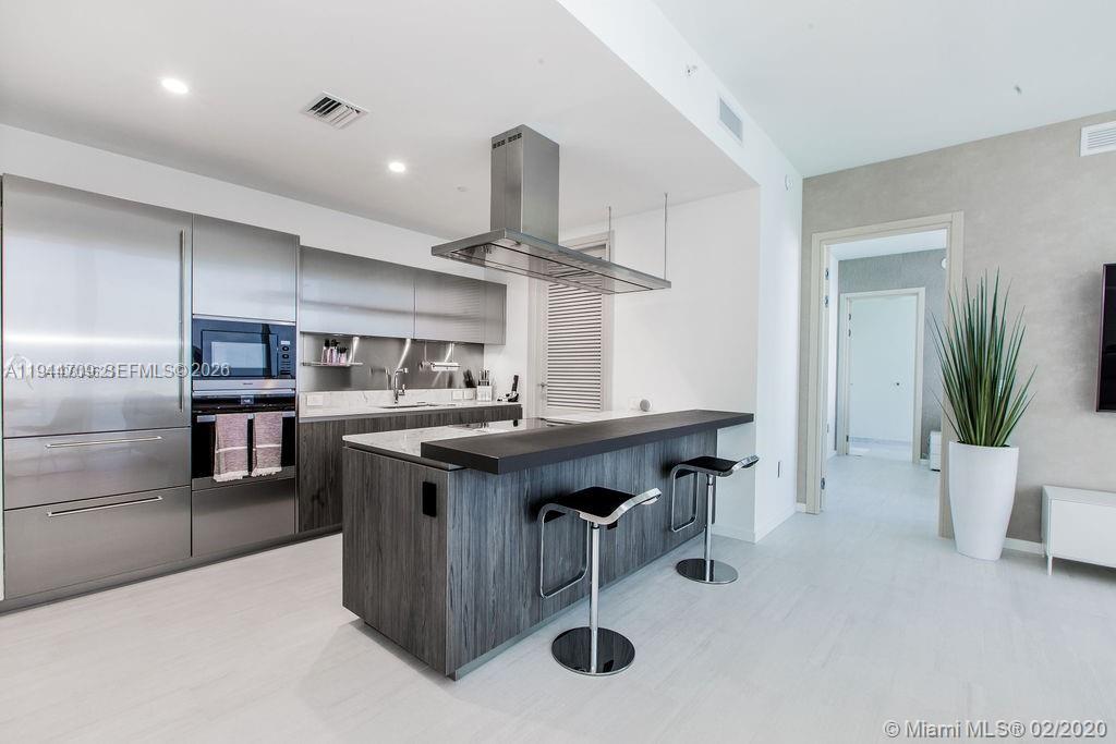 1000 BRICKELL PLAZA Unit: PH6105