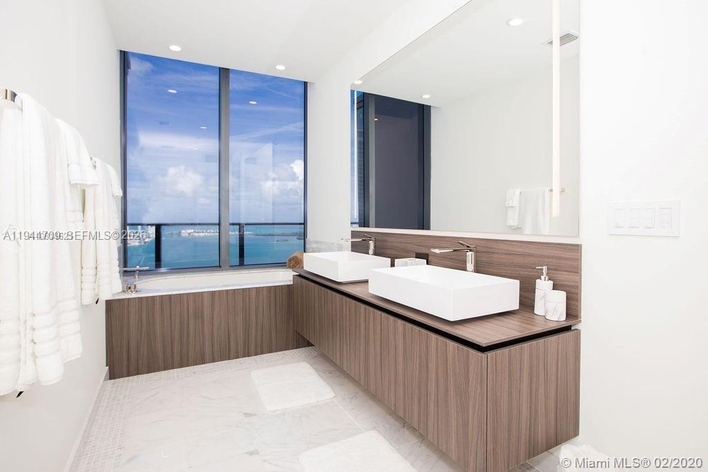 1000 BRICKELL PLAZA Unit: PH6105