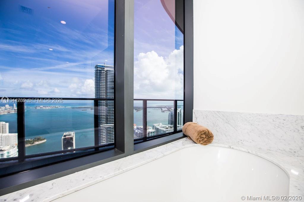 1000 BRICKELL PLAZA Unit: PH6105