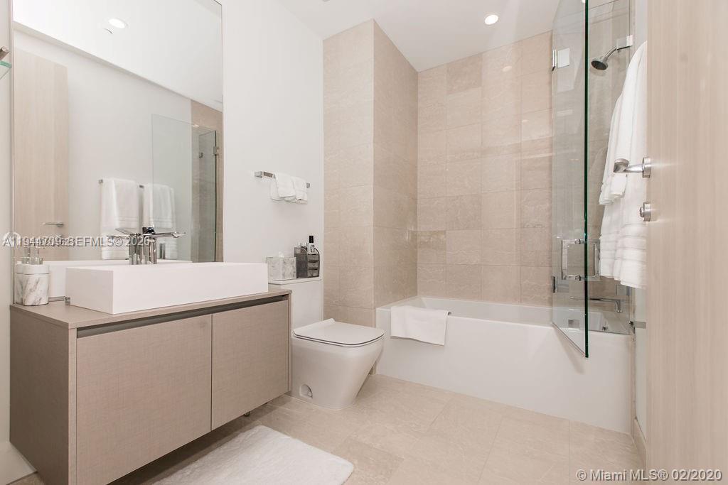 1000 BRICKELL PLAZA Unit: PH6105