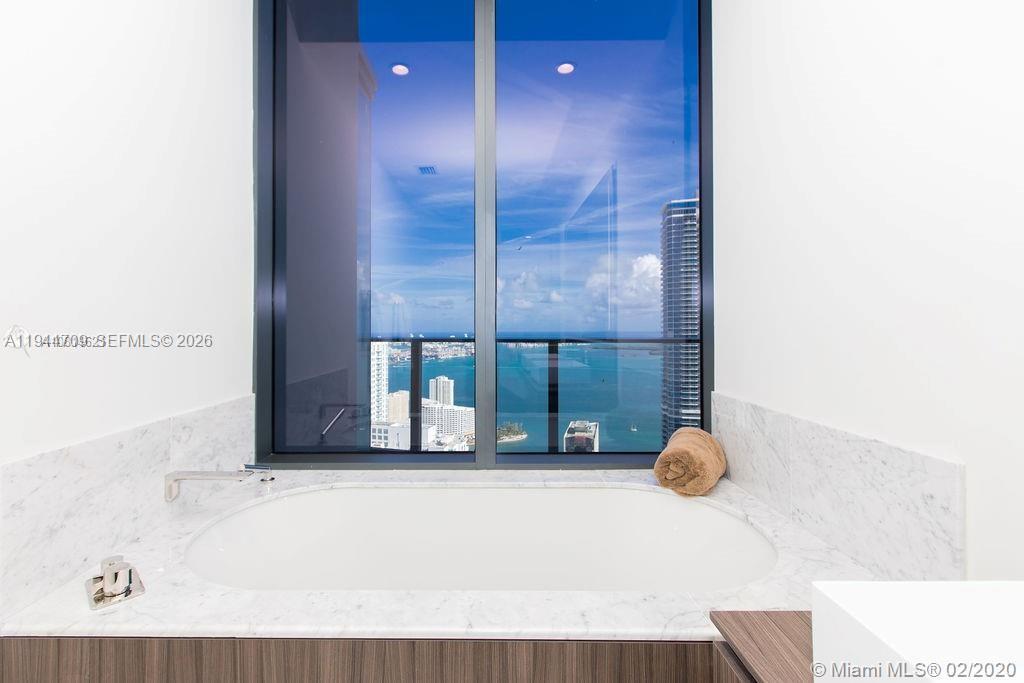 1000 BRICKELL PLAZA Unit: PH6105