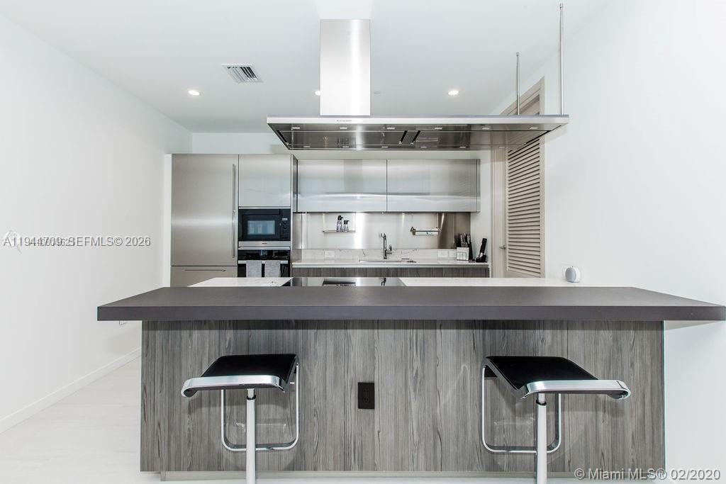 1000 BRICKELL PLAZA Unit: PH6105