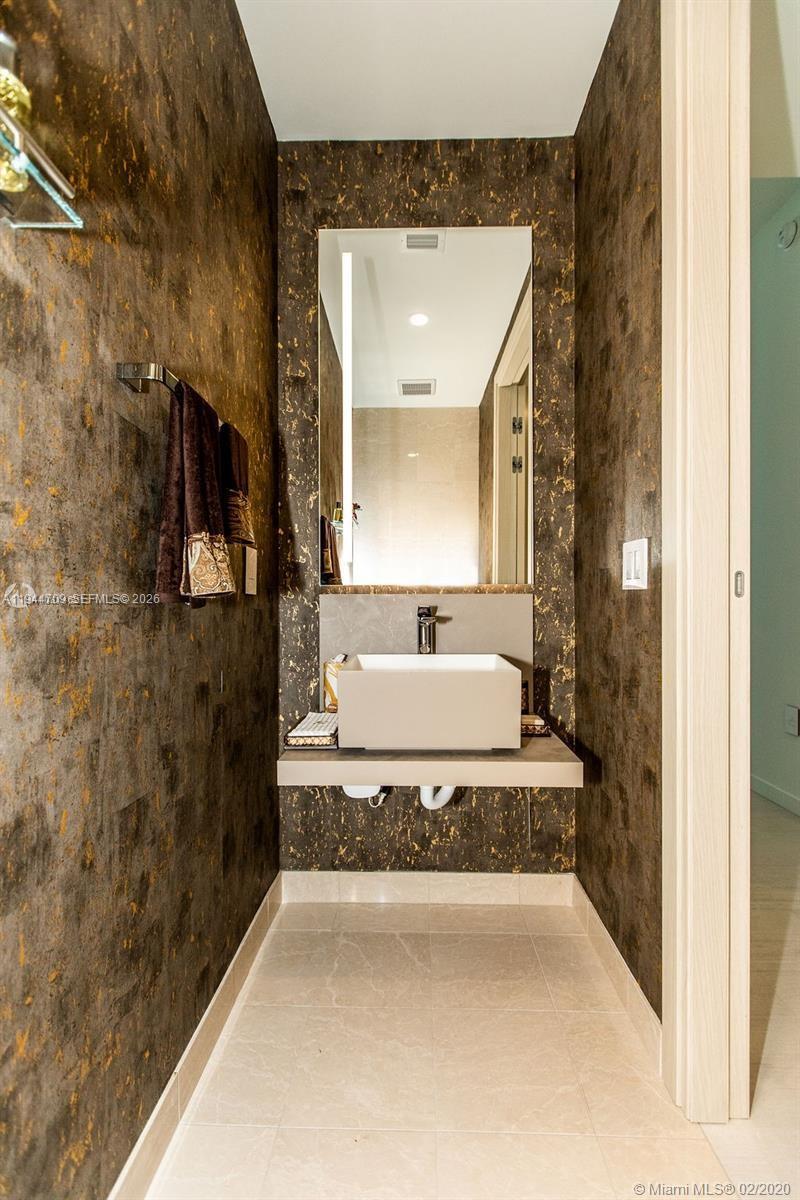 1000 BRICKELL PLAZA Unit: PH6105