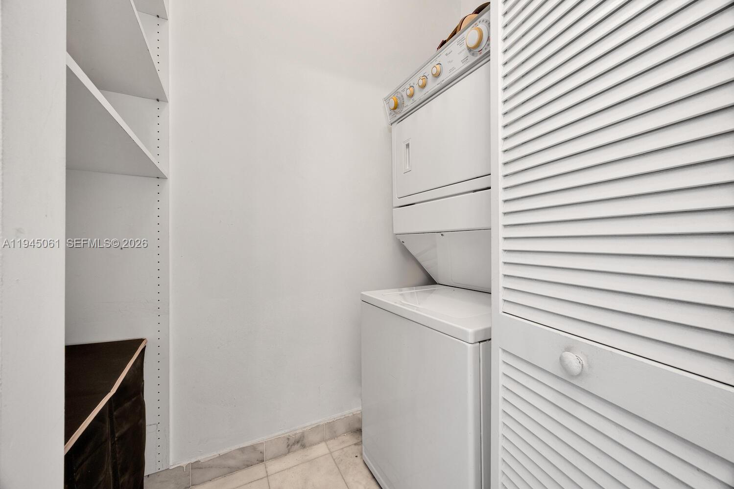 725 NE 22nd St Unit: PH2B