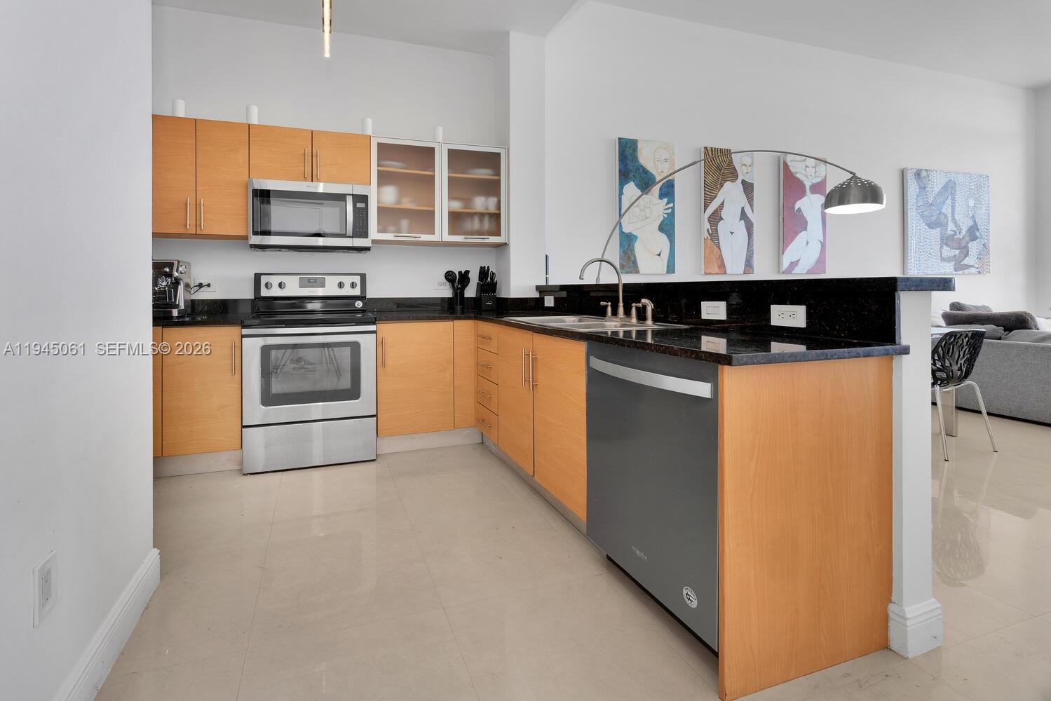 725 NE 22nd St Unit: PH2B