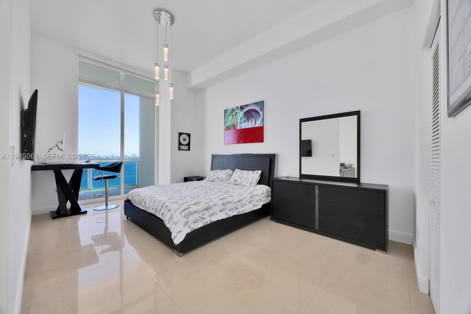 725 NE 22nd St Unit: PH2B