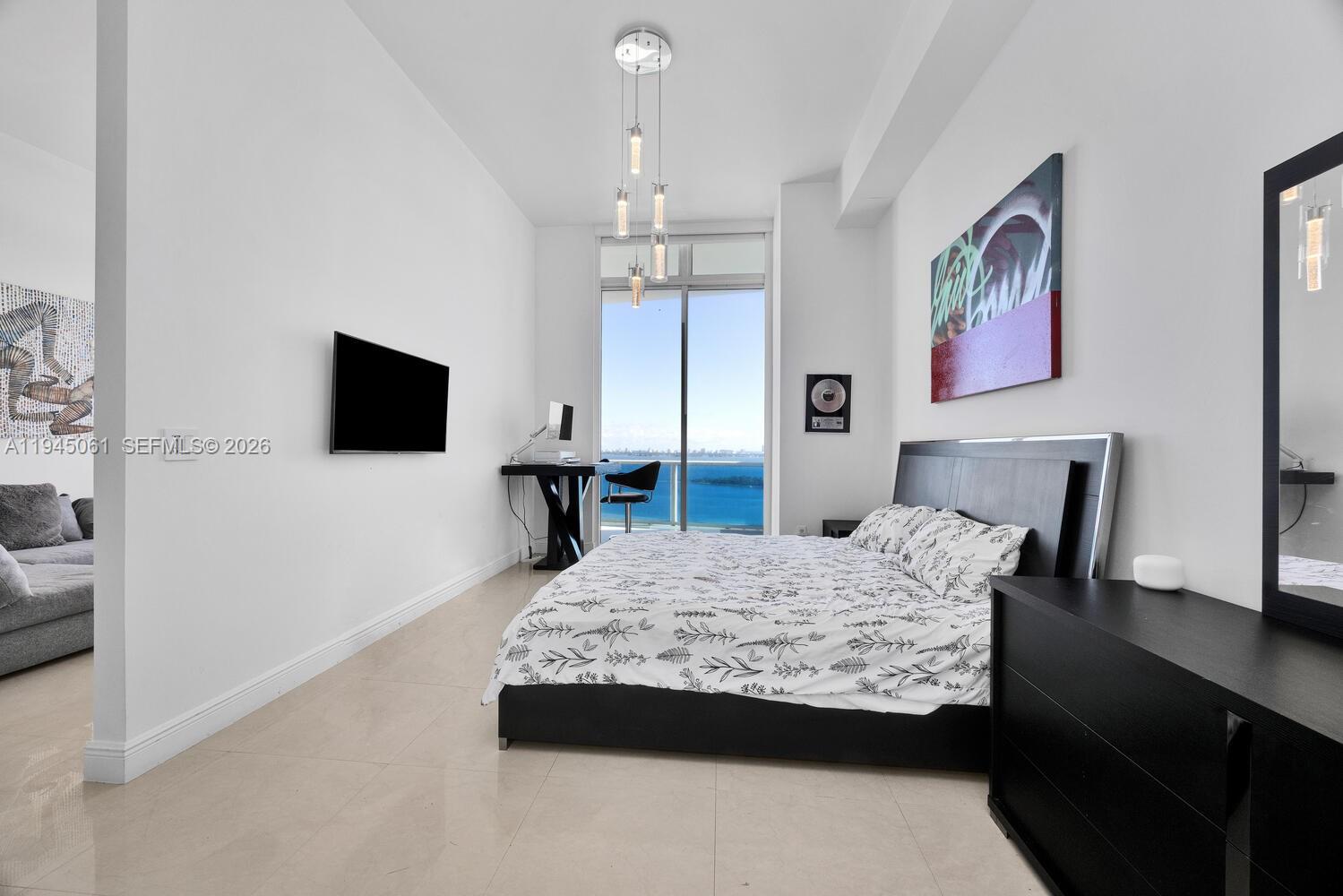 725 NE 22nd St Unit: PH2B
