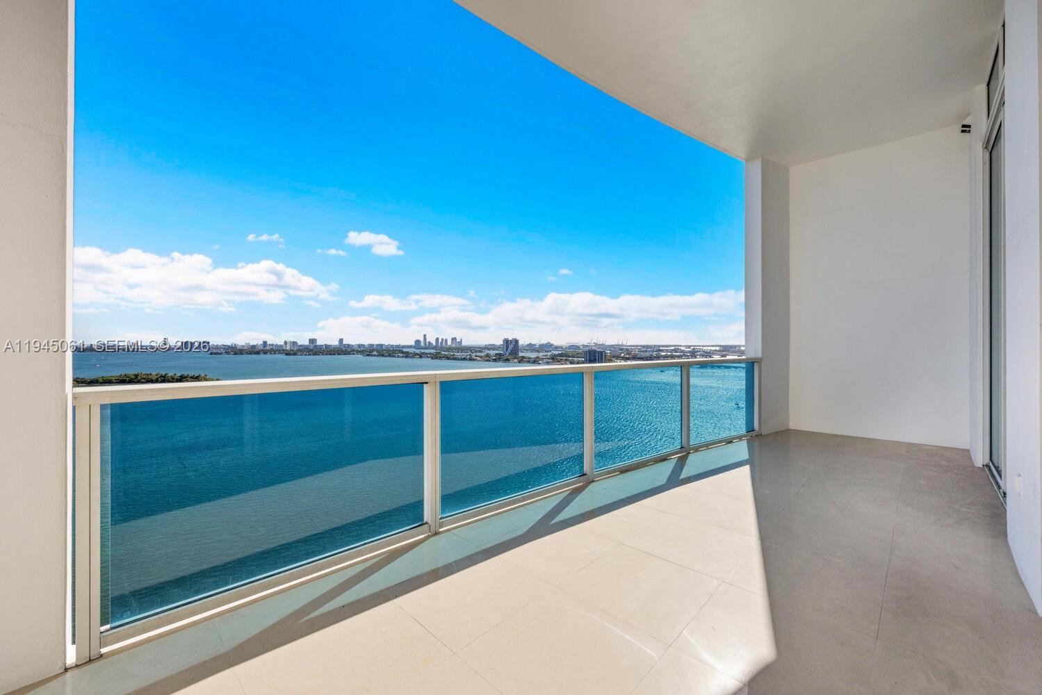 725 NE 22nd St Unit: PH2B