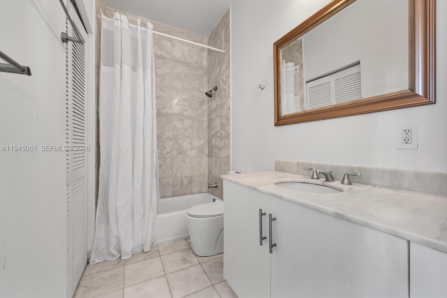 725 NE 22nd St Unit: PH2B