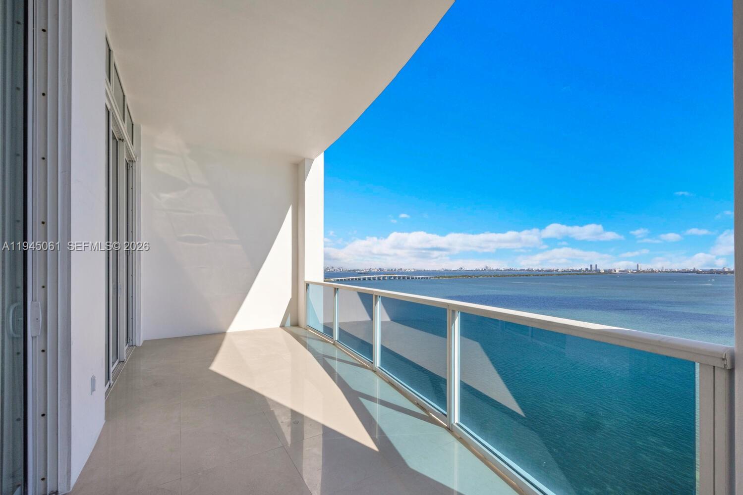 725 NE 22nd St Unit: PH2B