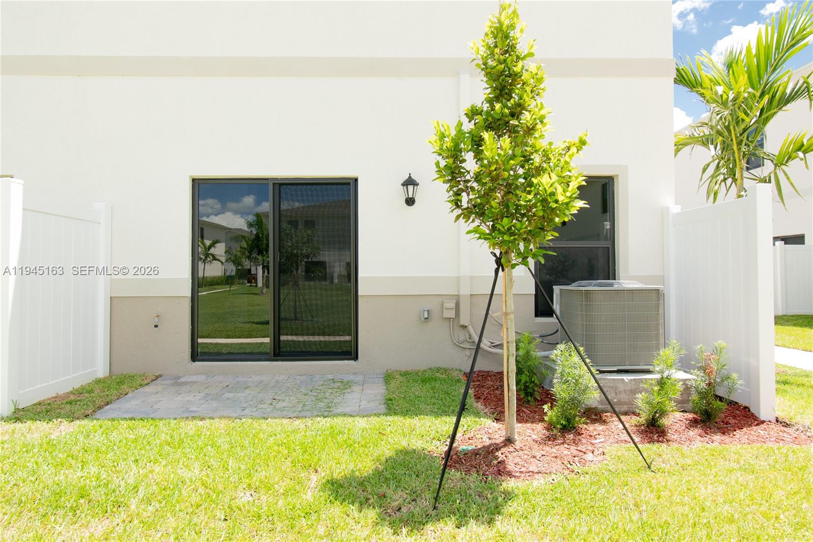 1166 SW 6th Ave # 1166